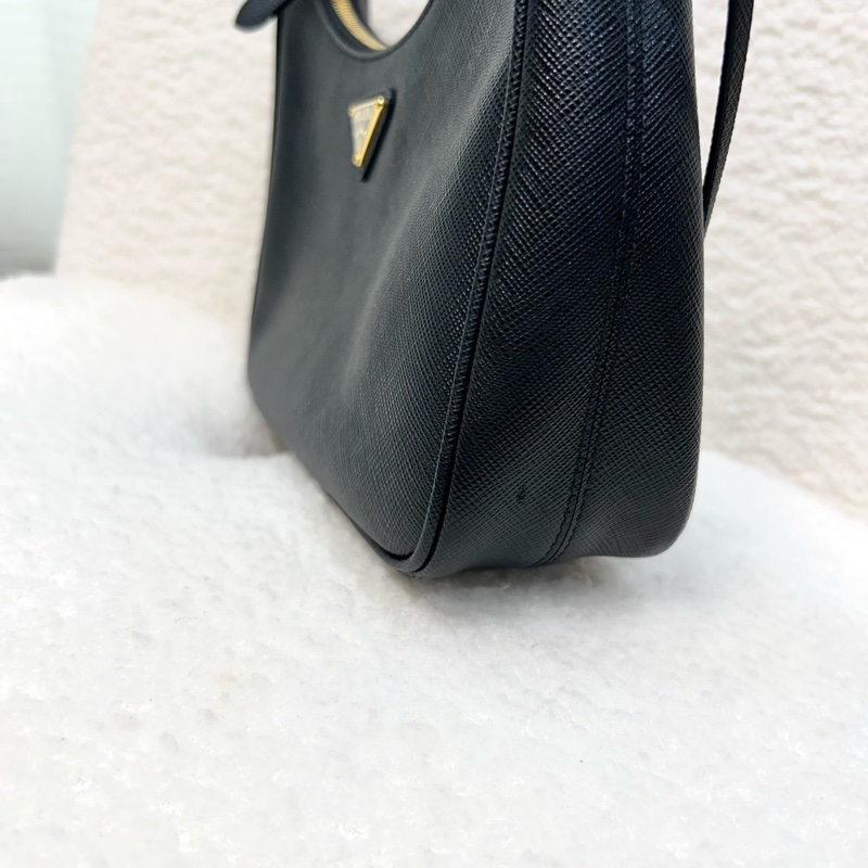 PRADA Re-Edition 2005 Saffiano 黑金防刮牛皮三合一肩背包 1BH204 酷颯時髦天菜 🖤-22