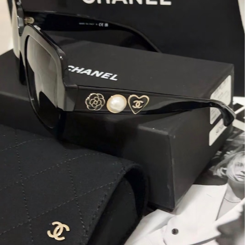 CHANEL 香奈兒 愛心珍珠花黑框墨鏡/太陽眼鏡 23年新款5479A-0
