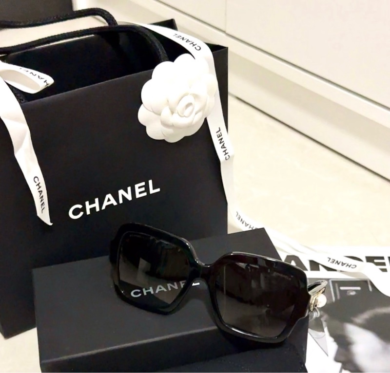 CHANEL 香奈兒 愛心珍珠花黑框墨鏡/太陽眼鏡 23年新款5479A-1