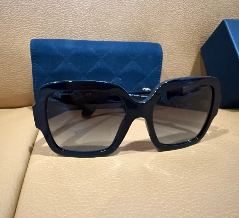 CHANEL 香奈兒 愛心珍珠花黑框墨鏡/太陽眼鏡 23年新款5479A-2