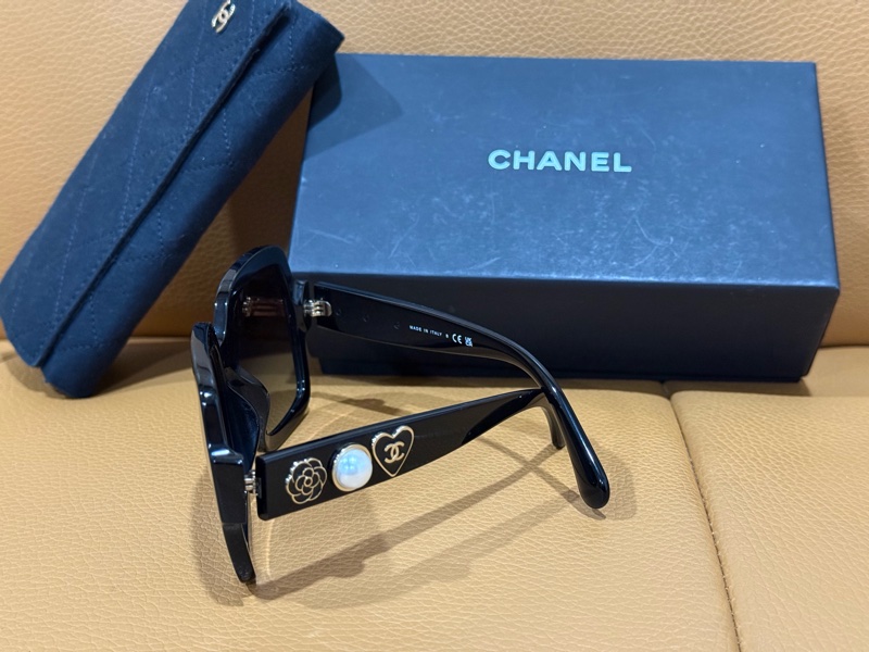 CHANEL 香奈兒 愛心珍珠花黑框墨鏡/太陽眼鏡 23年新款5479A-5