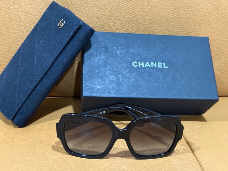 CHANEL 香奈兒 愛心珍珠花黑框墨鏡/太陽眼鏡 23年新款5479A-11