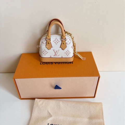 ❣️【NS級-全新閒置品】 LV 超mini貝殼包掛件