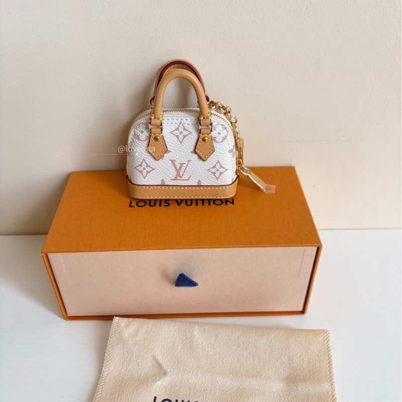 ❣️【NS級-全新閒置品】 LV 超mini貝殼包掛件-0
