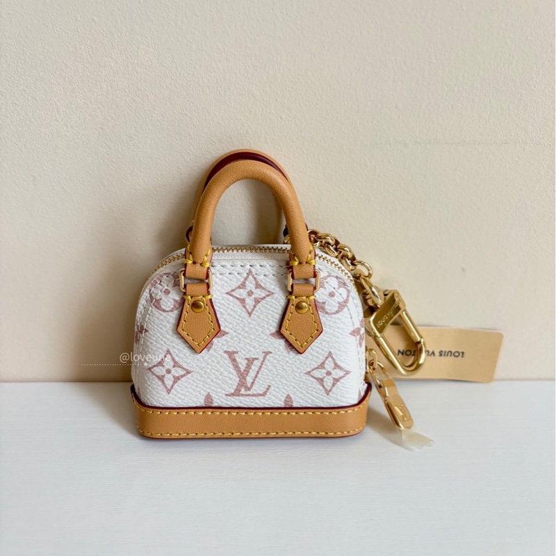 ❣️【NS級-全新閒置品】 LV 超mini貝殼包掛件-1
