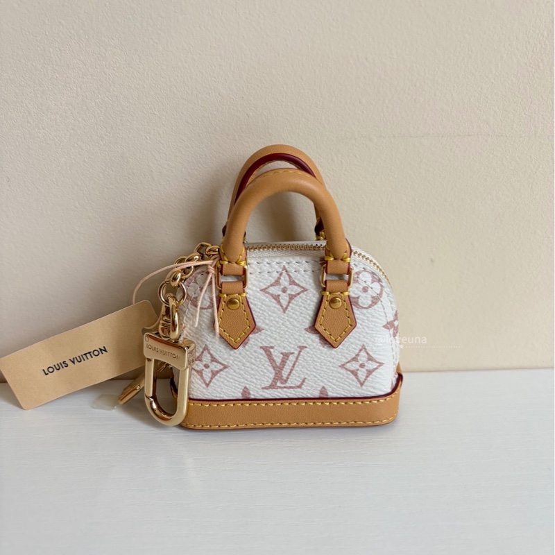 ❣️【NS級-全新閒置品】 LV 超mini貝殼包掛件-2