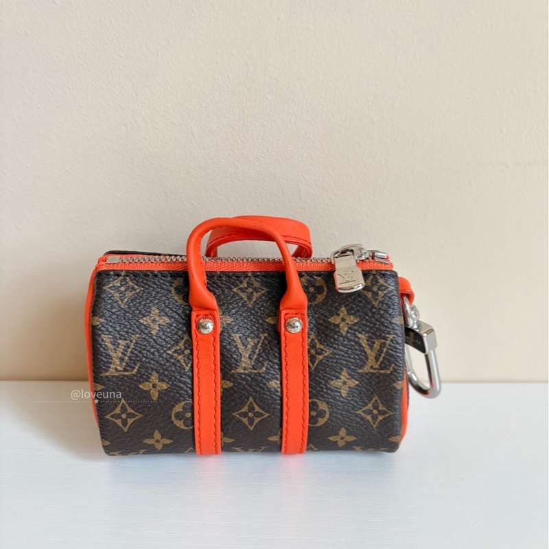 ❣️【A級-95成新】 LV 迷你枕頭包掛飾-1