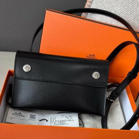 閒置新 愛馬仕Hermes 黑銀Snap Wallet斜背包