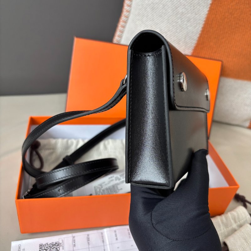 閒置新 愛馬仕Hermes 黑銀Snap Wallet斜背包-3