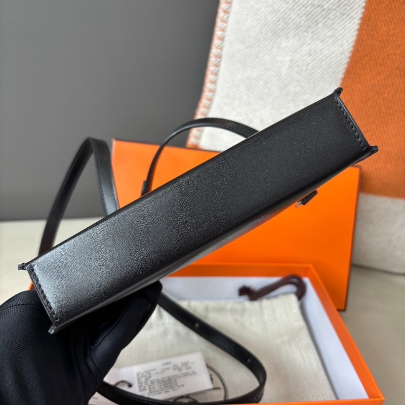 閒置新 愛馬仕Hermes 黑銀Snap Wallet斜背包-4
