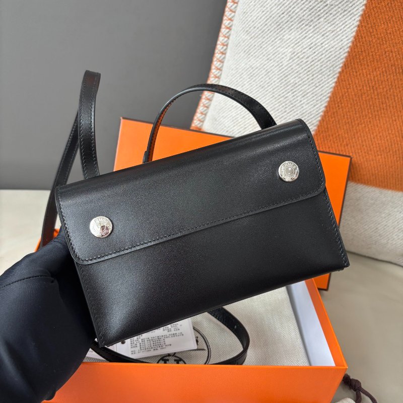 閒置新 愛馬仕Hermes 黑銀Snap Wallet斜背包-5