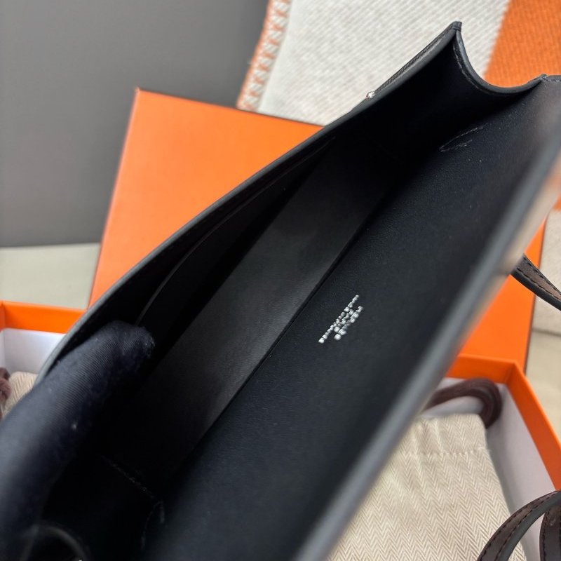閒置新 愛馬仕Hermes 黑銀Snap Wallet斜背包-8
