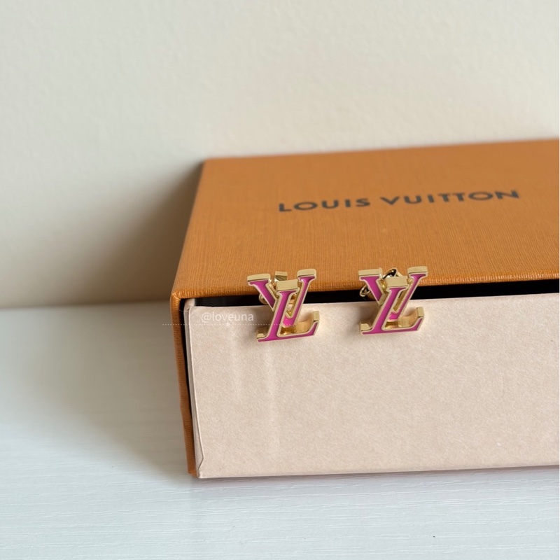 ❣️【NS級-全新閒置品】 LV 桃紅琺瑯字母耳環-4