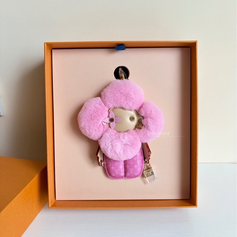 ❣️【NS級-全新閒置品】 LV粉紅淑女Vivienne掛飾-0