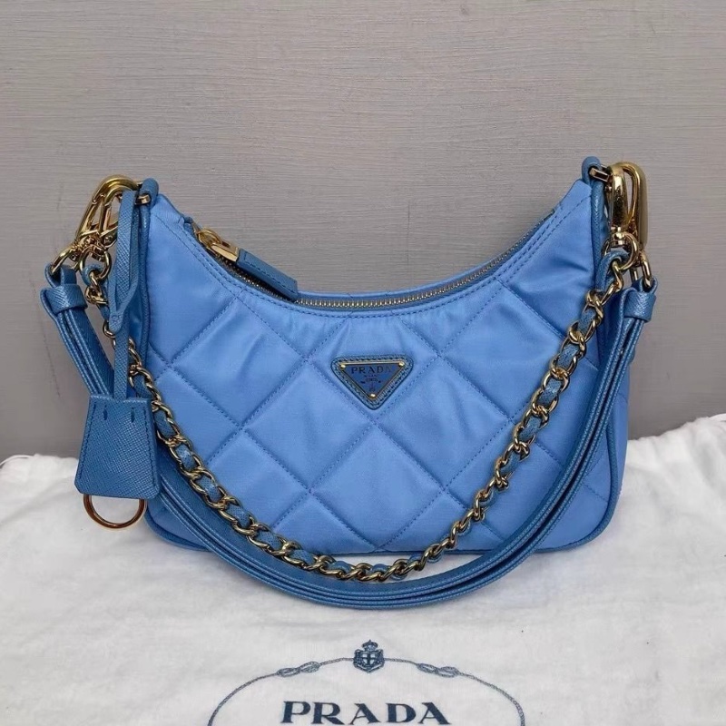 PRADA Re-Edition尼龍菱格肩背包 淺紫光藍 18*22*6  9新 配件塵袋-1