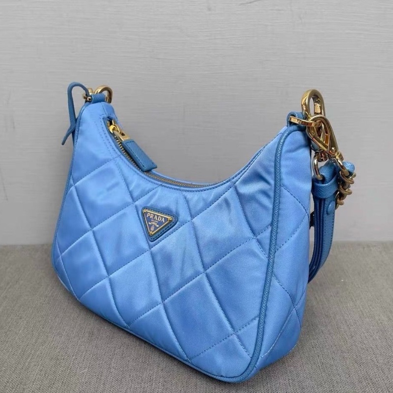 PRADA Re-Edition尼龍菱格肩背包 淺紫光藍 18*22*6  9新 配件塵袋-5