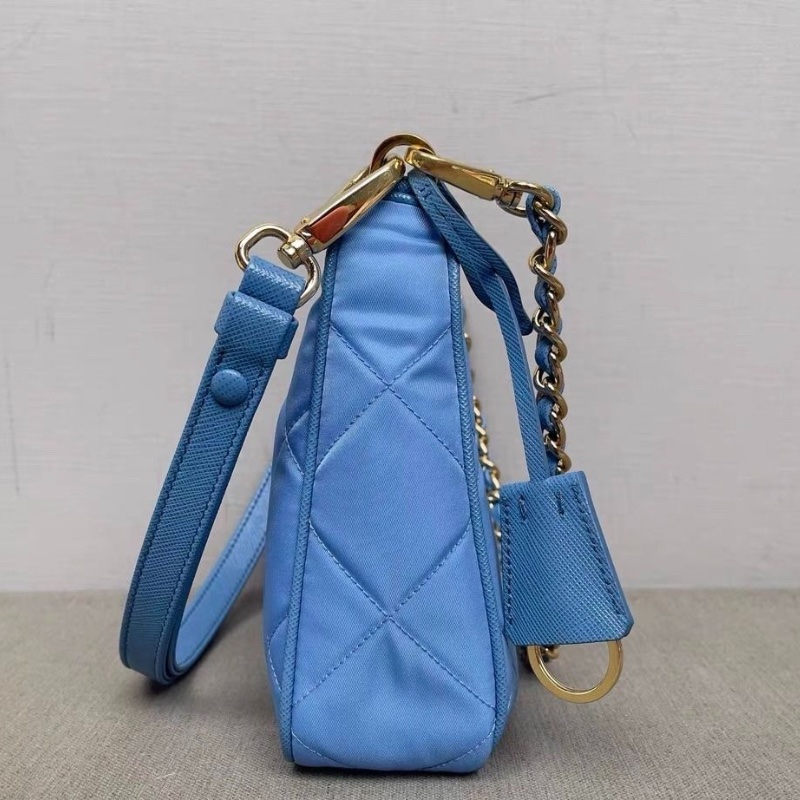 PRADA Re-Edition尼龍菱格肩背包 淺紫光藍 18*22*6  9新 配件塵袋-6
