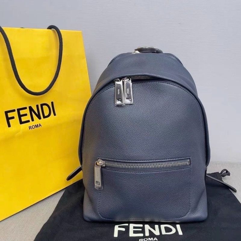 FENDI Chiodo 可調節肩帶小號立體設計後背包深藍色 30*11*23cm  95新 配件塵袋-1