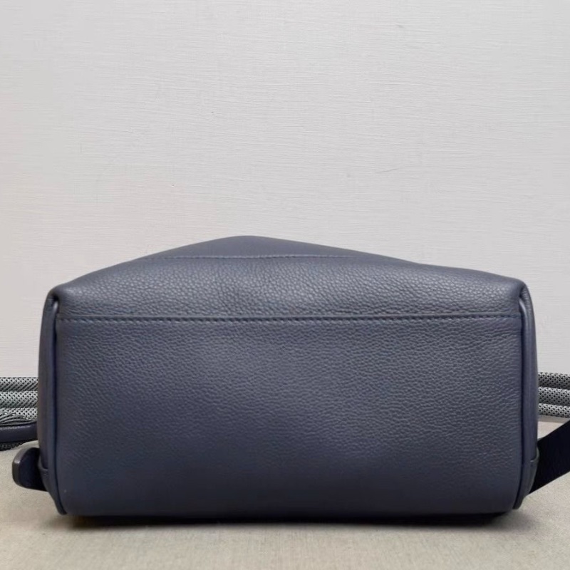 FENDI Chiodo 可調節肩帶小號立體設計後背包深藍色 30*11*23cm  95新 配件塵袋-5