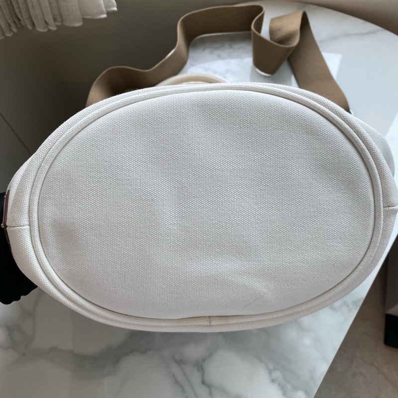 Prada 扇形沙灘包 奶白色-3