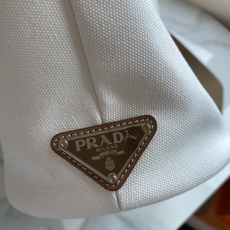 Prada 扇形沙灘包 奶白色-4