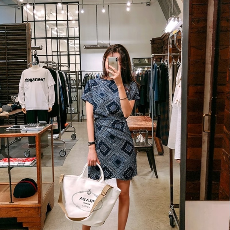 Prada 扇形沙灘包 奶白色-11