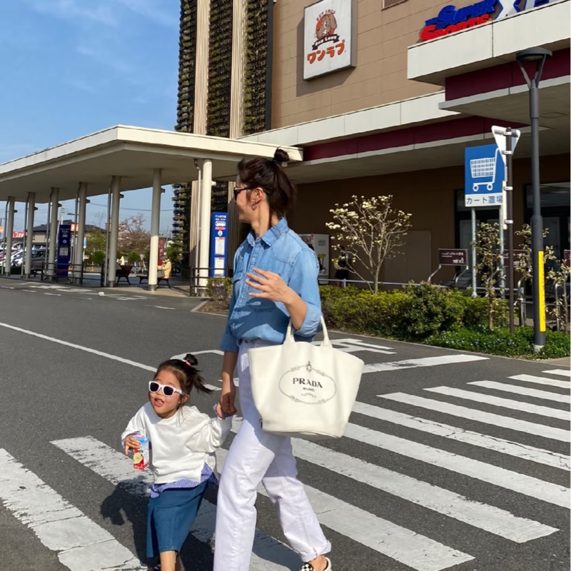 Prada 扇形沙灘包 奶白色-12