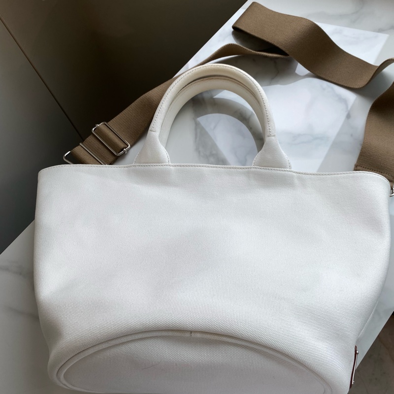 Prada 扇形沙灘包 奶白色-13