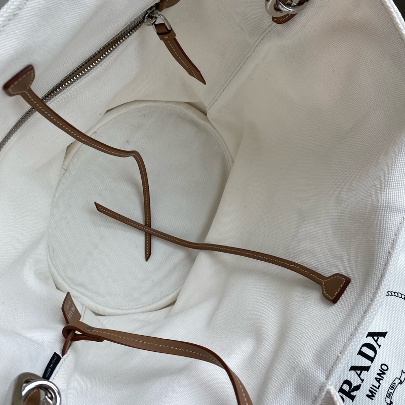 Prada 扇形沙灘包 奶白色-14