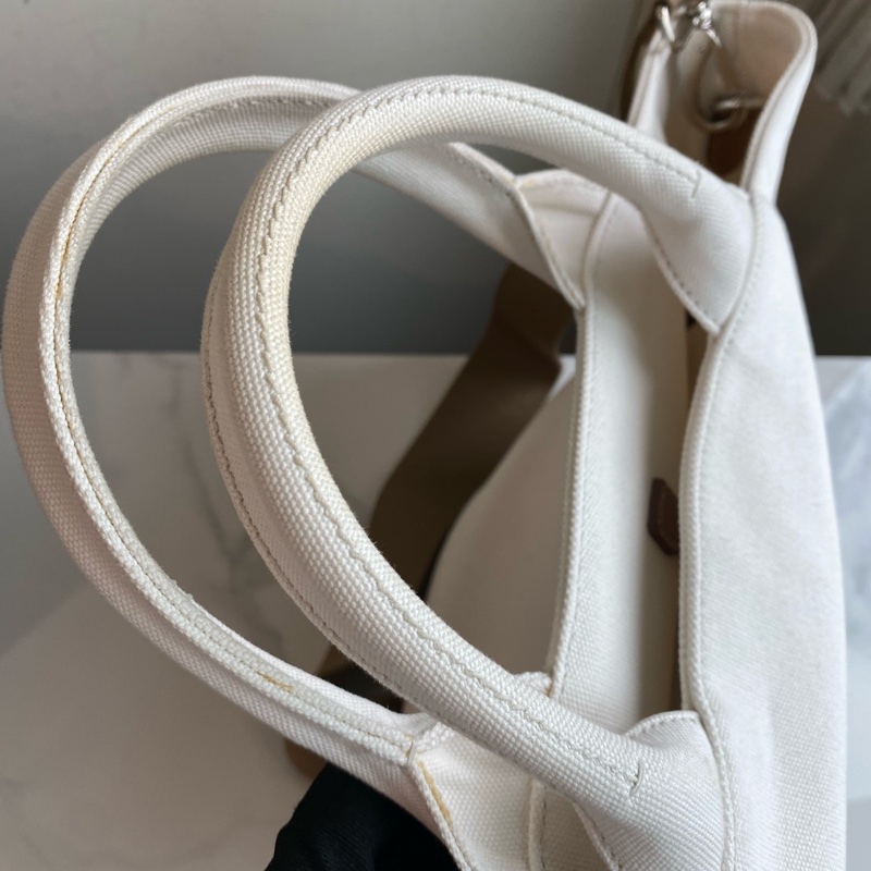 Prada 扇形沙灘包 奶白色-17