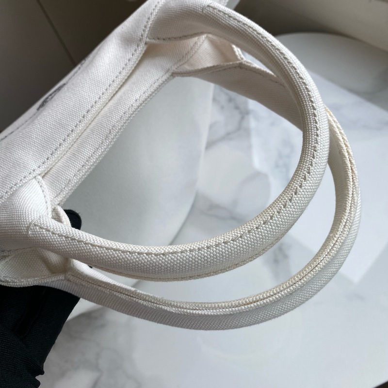 Prada 扇形沙灘包 奶白色-18