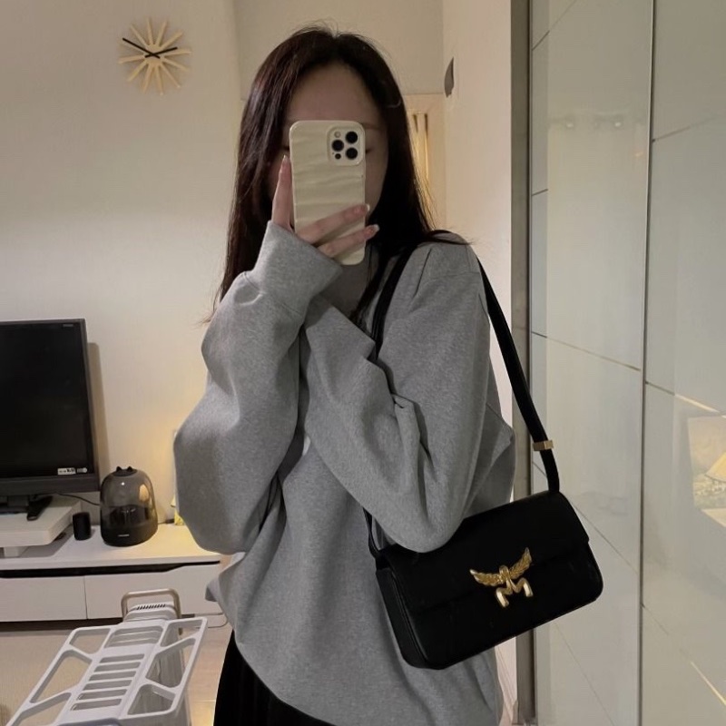 MCM 黑色牛皮肩背斜背包24*13*5 95新 配件塵袋 吊牌-1