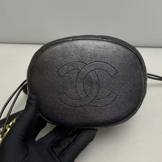 香奈兒/Chanel 黑金全皮菱格抽繩粗鏈條水桶包-4