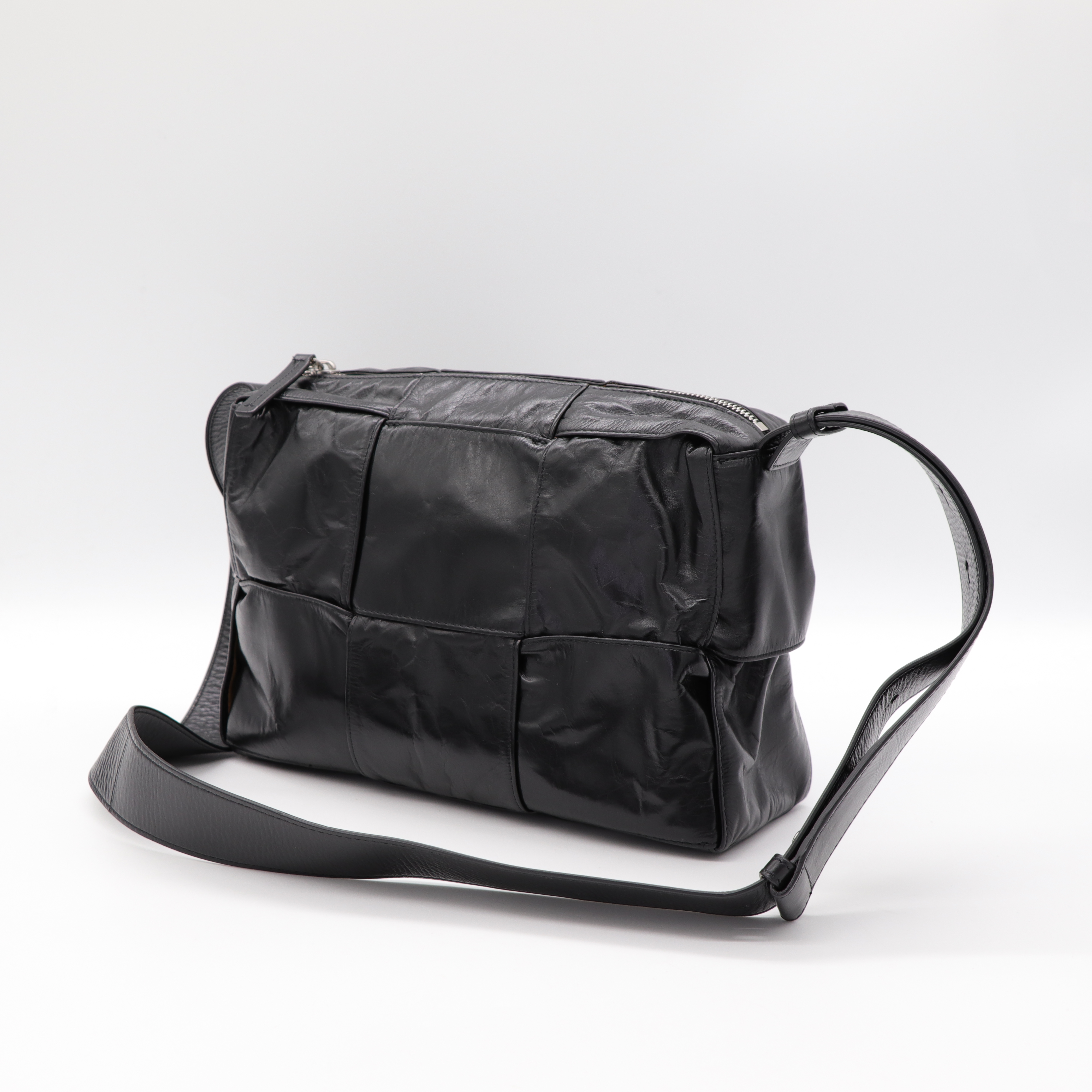 BV 黑大格肩背包-2