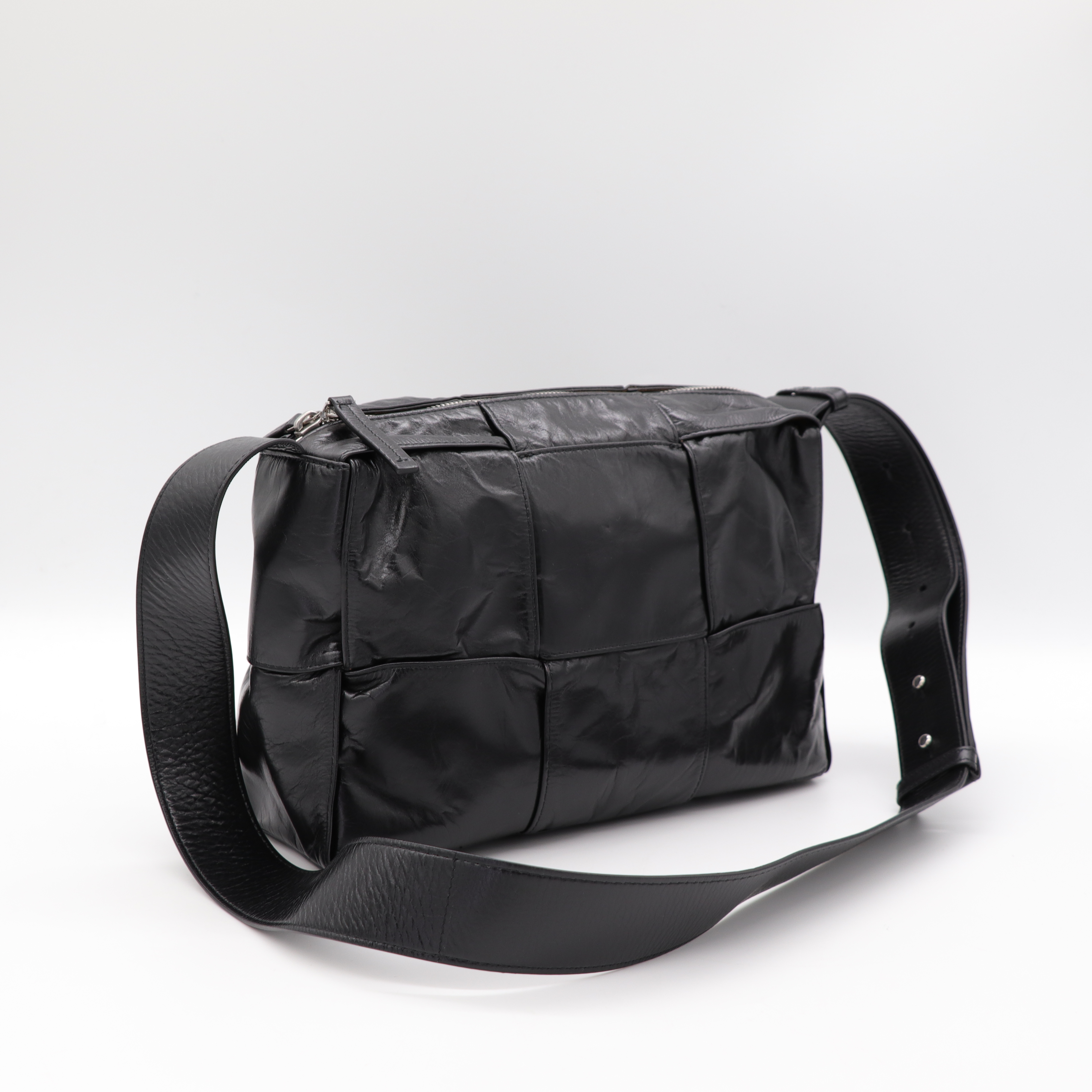 BV 黑大格肩背包-3