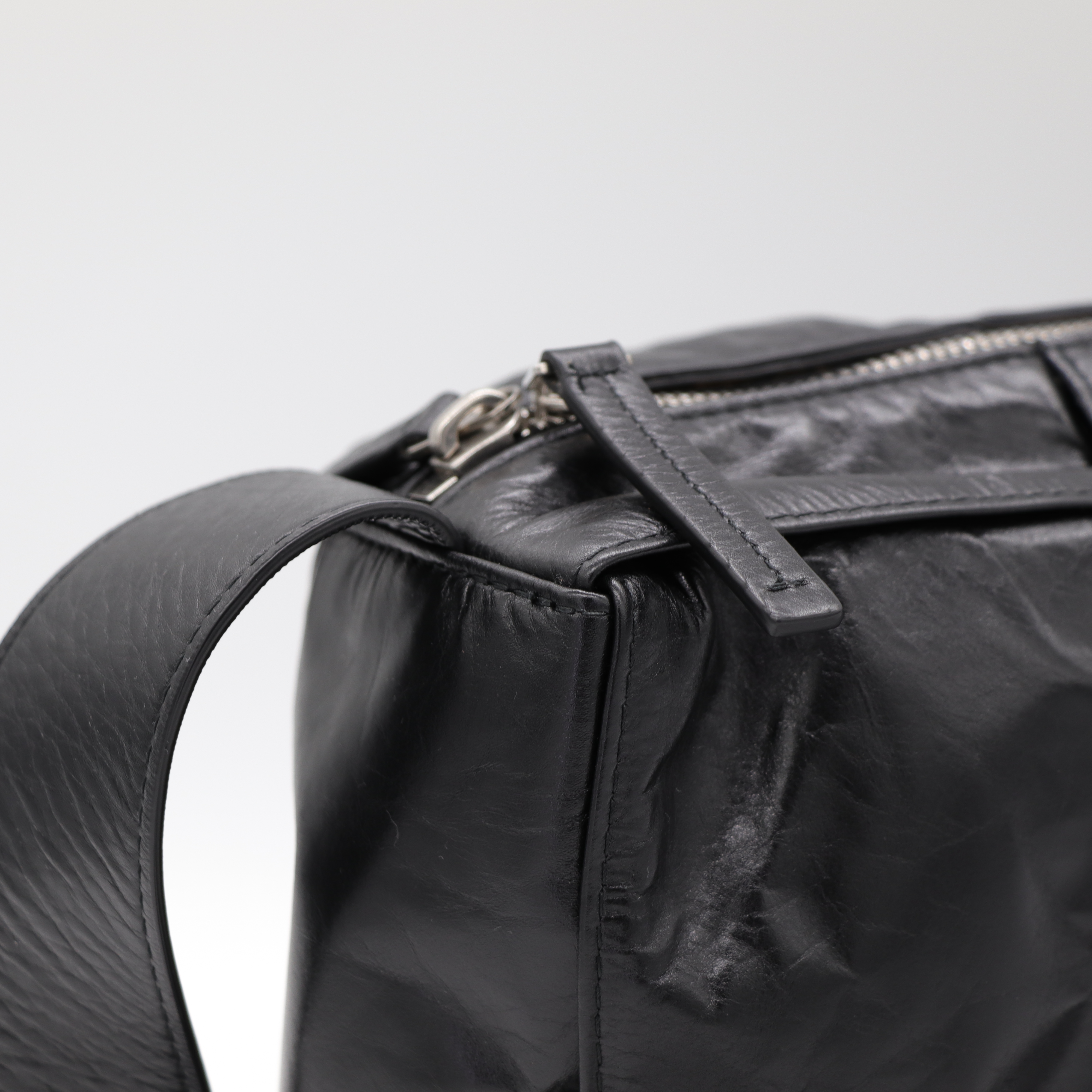 BV 黑大格肩背包-4