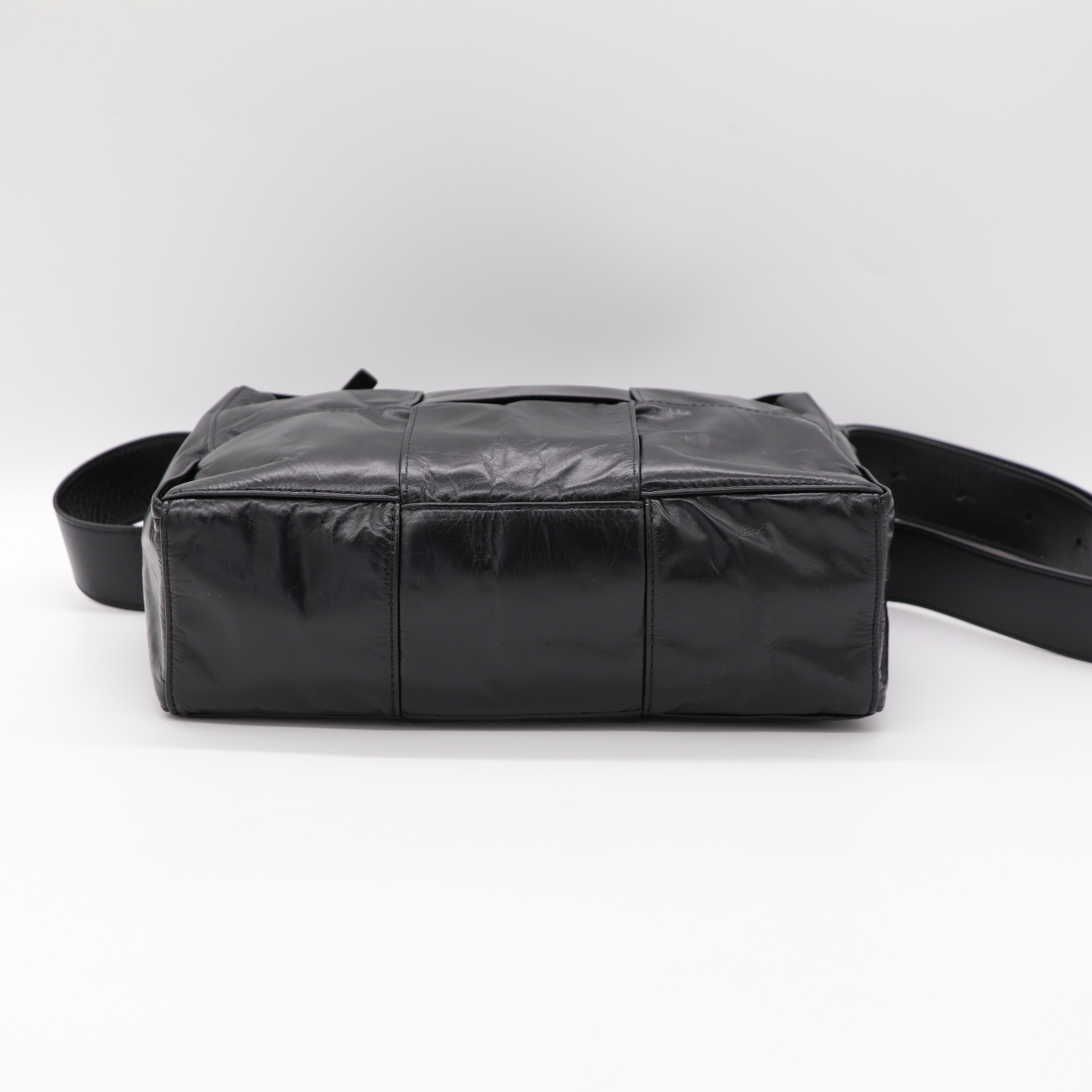 BV 黑大格肩背包-7