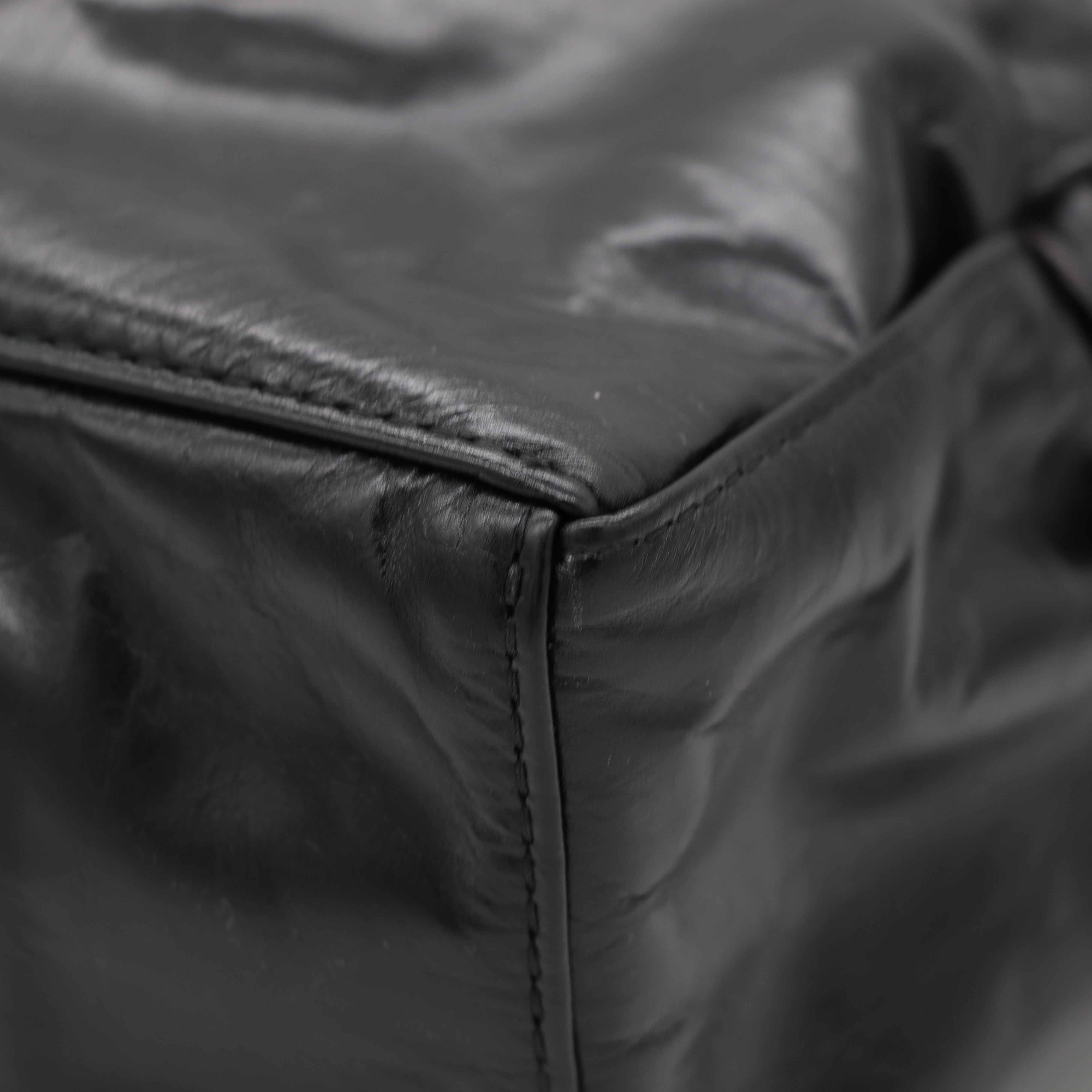 BV 黑大格肩背包-9