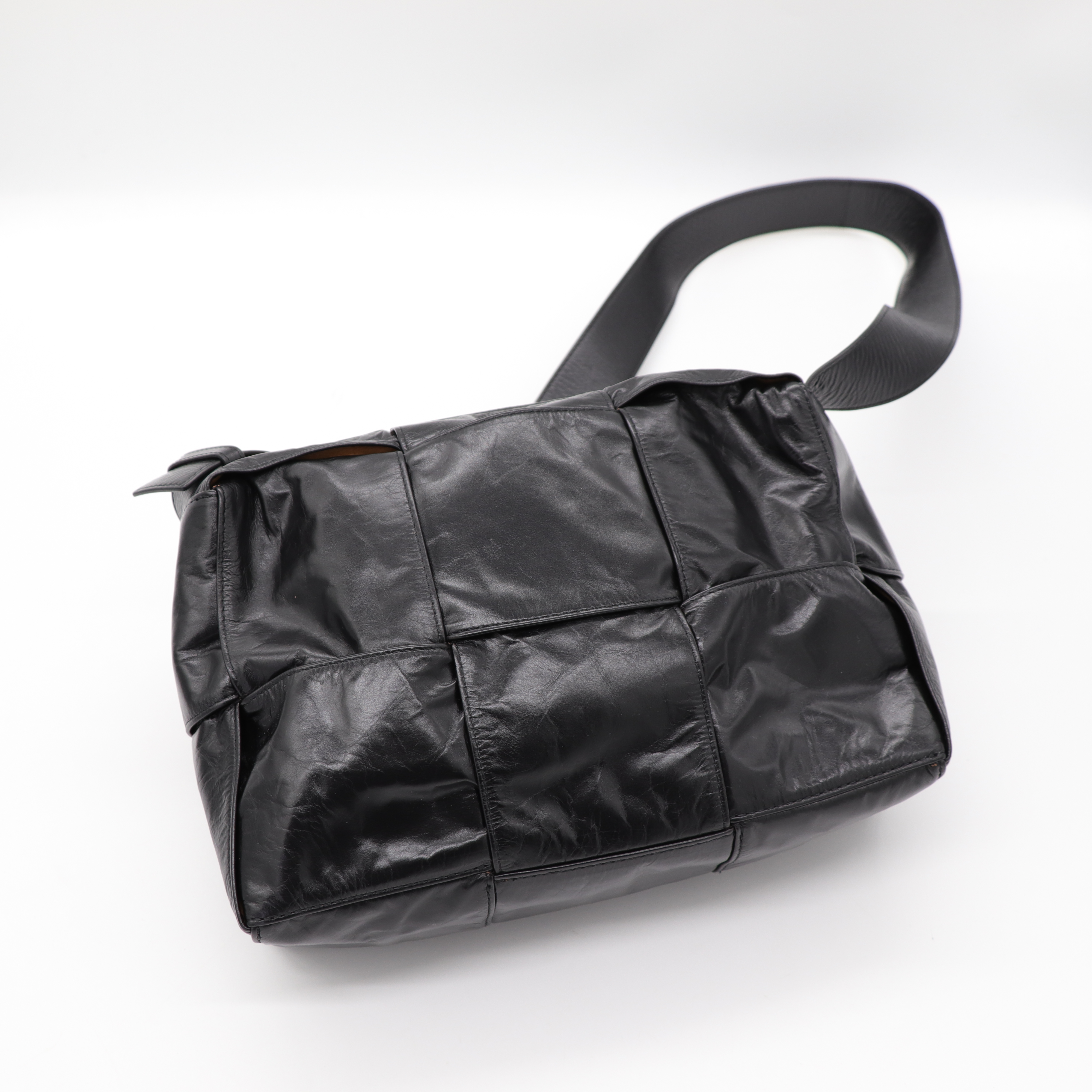 BV 黑大格肩背包-12