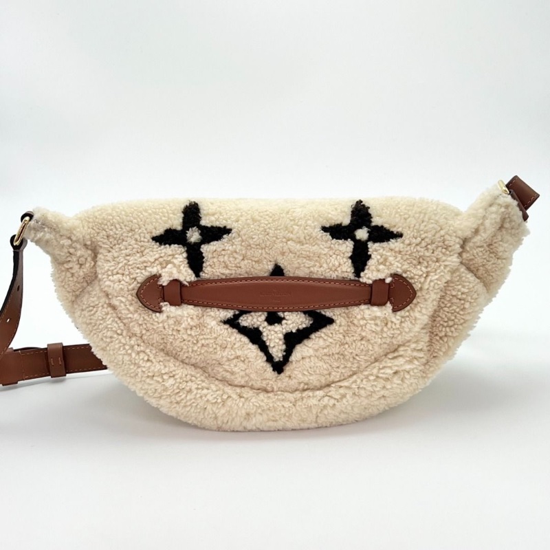 LV 羊羔毛bumbag泰迪熊腰包38*18*16 9新 配件塵袋-4