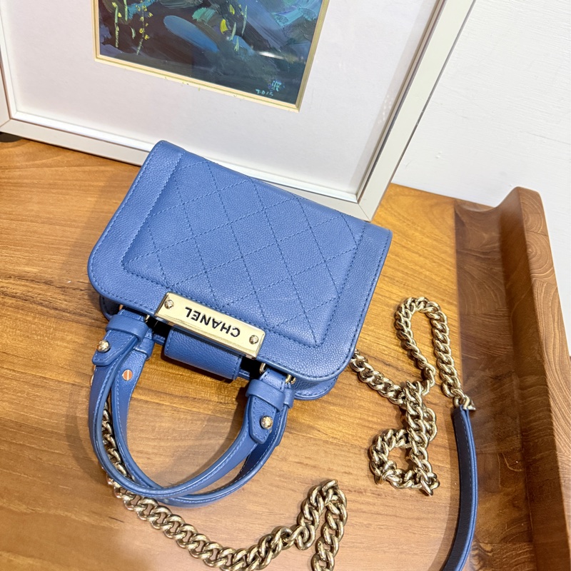 低於專櫃半價🫶🏻9新✨穿牛仔非常好看的香奈兒包💙CHANEL 18公分 有精緻感的把手 經典優雅菱格紋 有個性的包型-6