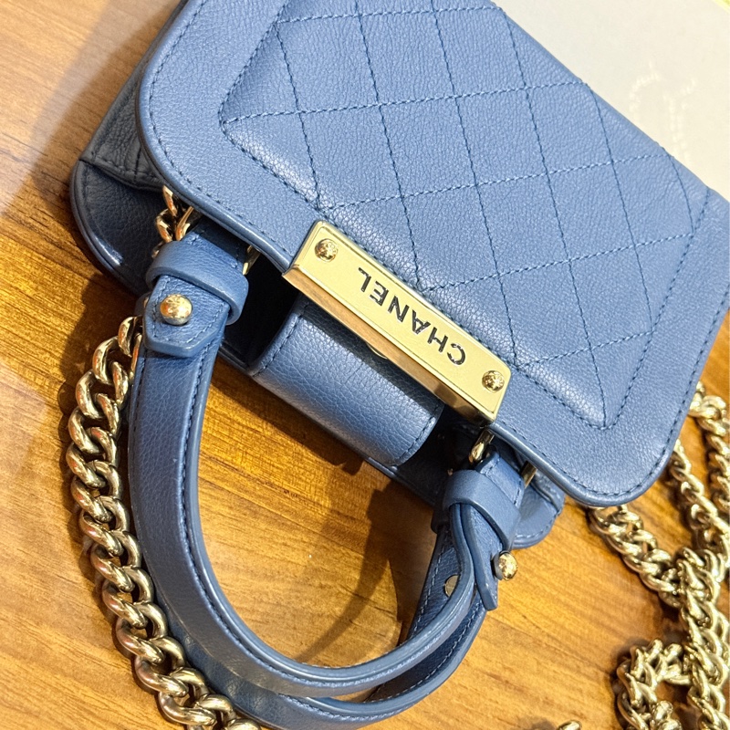 低於專櫃半價🫶🏻9新✨穿牛仔非常好看的香奈兒包💙CHANEL 18公分 有精緻感的把手 經典優雅菱格紋 有個性的包型-7