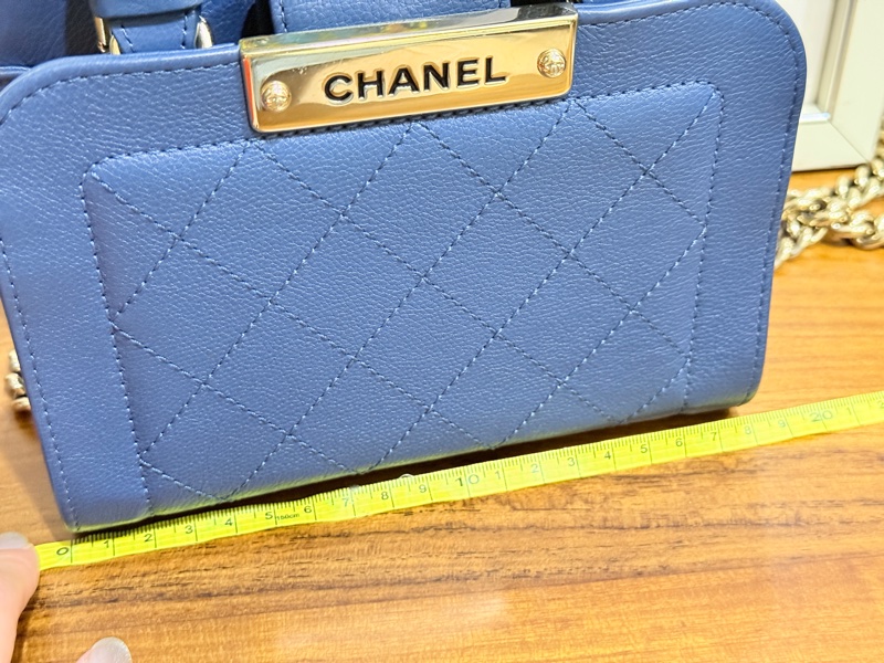 低於專櫃半價🫶🏻9新✨穿牛仔非常好看的香奈兒包💙CHANEL 18公分 有精緻感的把手 經典優雅菱格紋 有個性的包型-9