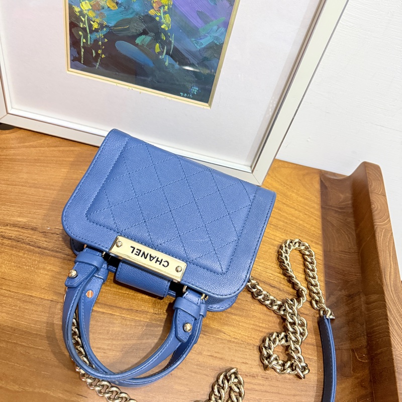 低於專櫃半價🫶🏻9新✨穿牛仔非常好看的香奈兒包💙CHANEL 18公分 有精緻感的把手 經典優雅菱格紋 有個性的包型-15