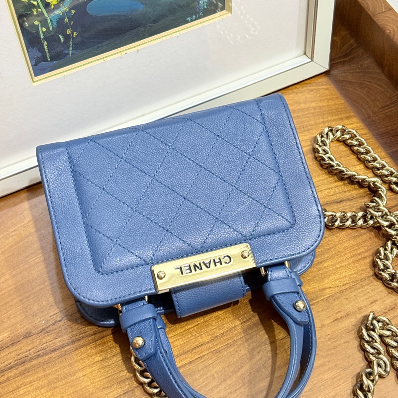 低於專櫃半價🫶🏻9新✨穿牛仔非常好看的香奈兒包💙CHANEL 18公分 有精緻感的把手 經典優雅菱格紋 有個性的包型-16