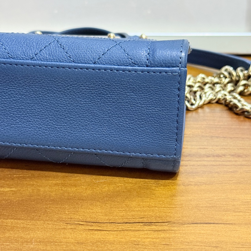 低於專櫃半價🫶🏻9新✨穿牛仔非常好看的香奈兒包💙CHANEL 18公分 有精緻感的把手 經典優雅菱格紋 有個性的包型-20