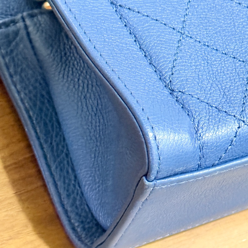 低於專櫃半價🫶🏻9新✨穿牛仔非常好看的香奈兒包💙CHANEL 18公分 有精緻感的把手 經典優雅菱格紋 有個性的包型-29