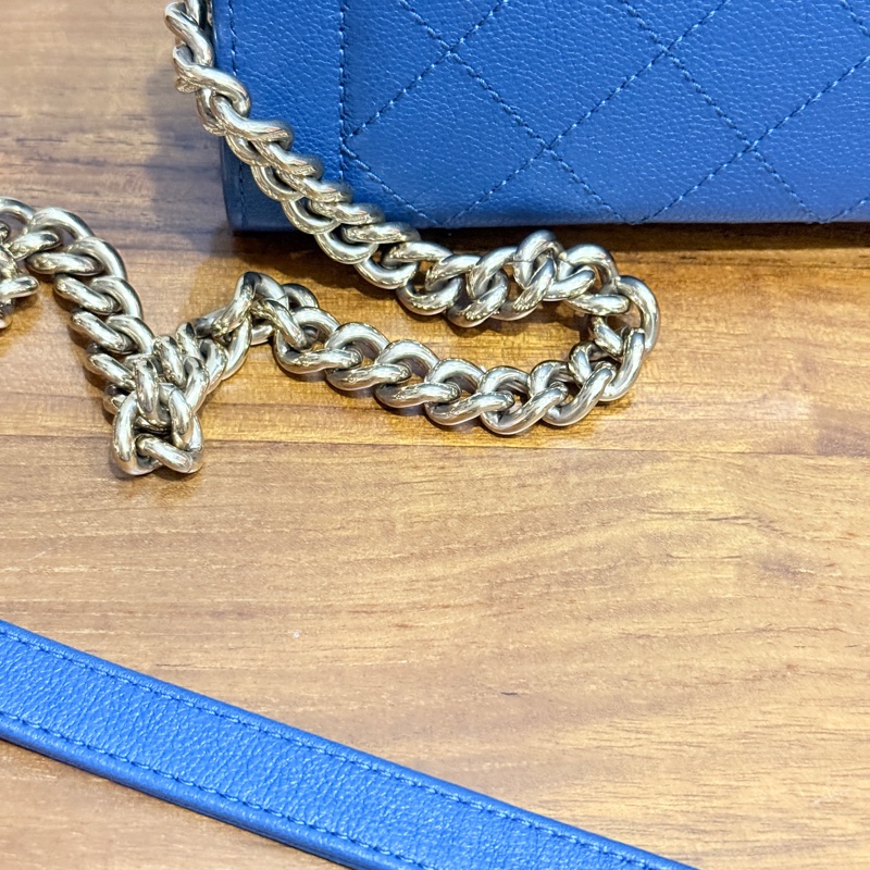 低於專櫃半價🫶🏻9新✨穿牛仔非常好看的香奈兒包💙CHANEL 18公分 有精緻感的把手 經典優雅菱格紋 有個性的包型-49