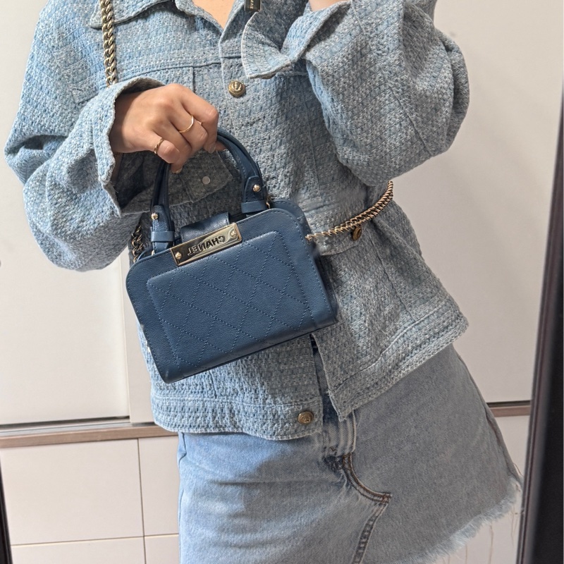 低於專櫃半價🫶🏻9新✨穿牛仔非常好看的香奈兒包💙CHANEL 18公分 有精緻感的把手 經典優雅菱格紋 有個性的包型-60
