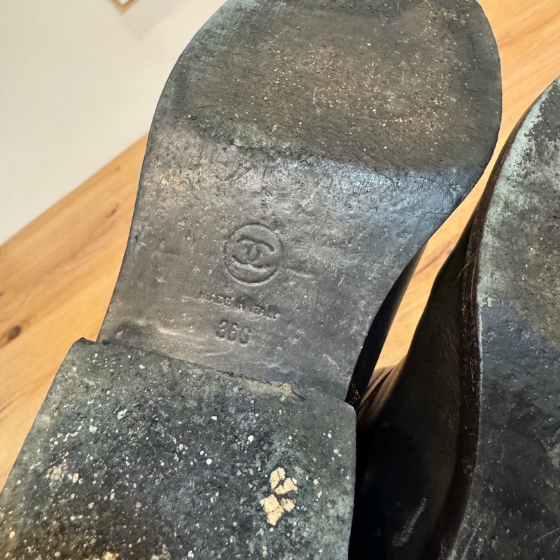 CHANEL 香奈兒 G31923 黑色牛皮 立體 山茶花 低跟 短筒 皮靴 靴子 短靴-7